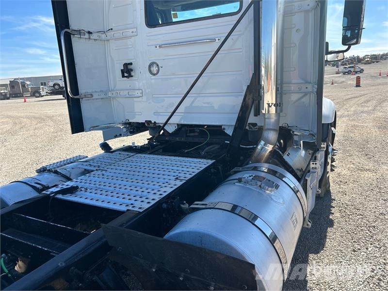 Volvo VNR300 6x4 T/A Day Cab Truck Tractor Trekkers