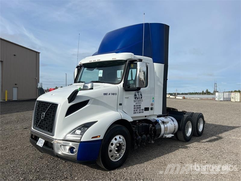 Volvo VNR300 6x4 T/A Day Cab Truck Tractor Ťahače