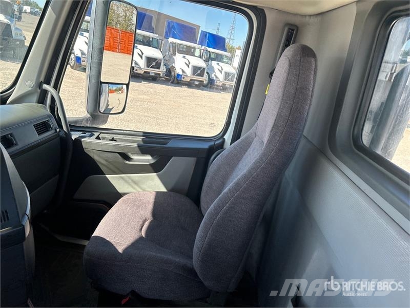 Volvo VNR300 6x4 T/A Day Cab Truck Tractor Trekkers