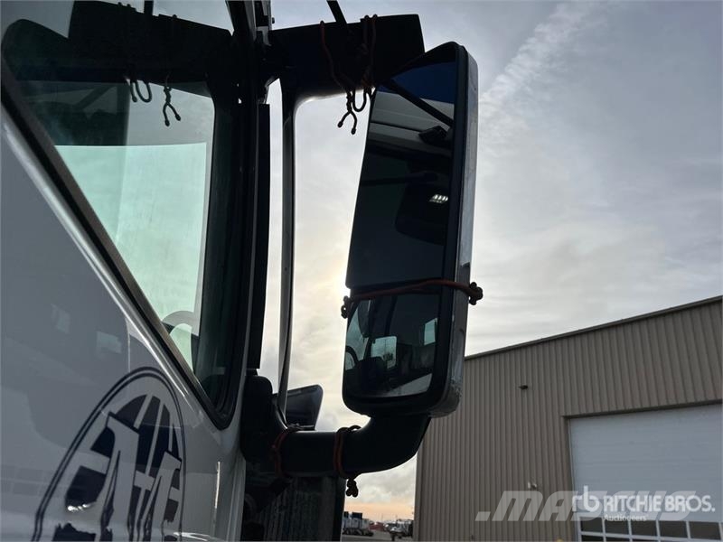 Volvo VNR300 6x4 T/A Day Cab Truck Tractor Traktorske jedinice