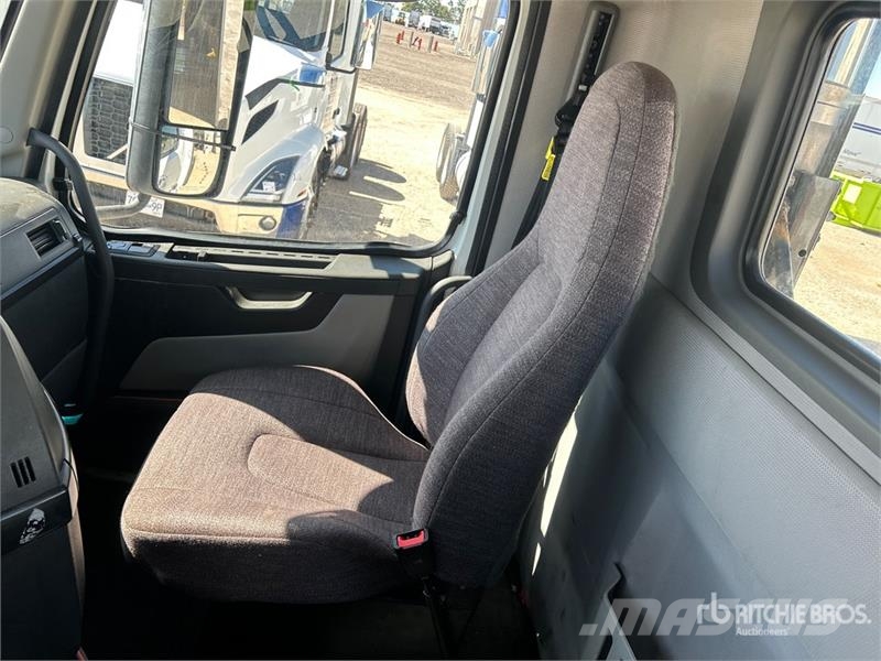 Volvo VNR300 6x4 T/A Day Cab Truck Tractor Trekkers