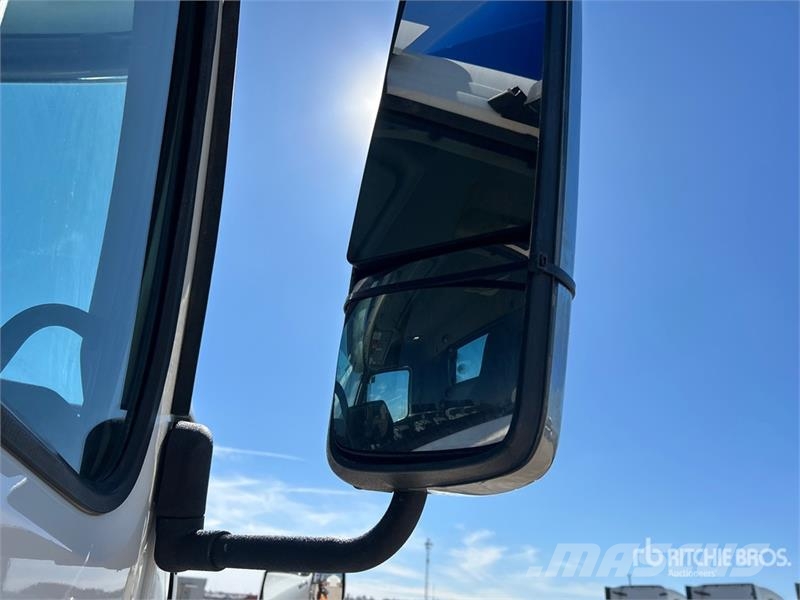 Volvo VNR300 6x4 T/A Day Cab Truck Tractor Trekkers