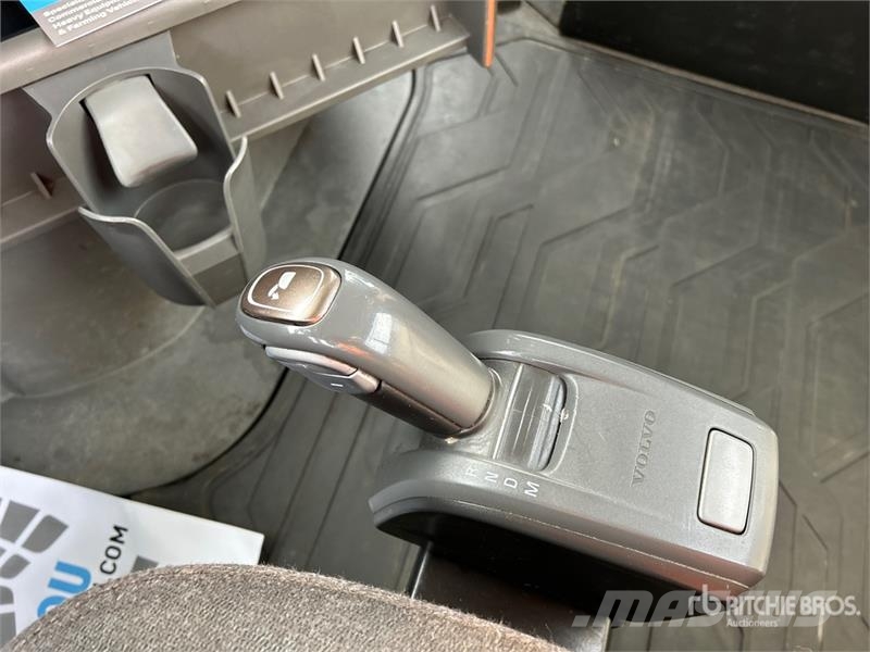 Volvo VNR300 6x4 T/A Day Cab Truck Tractor Ťahače