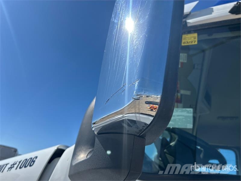 Volvo VNR300 6x4 T/A Day Cab Truck Tractor Trekkers