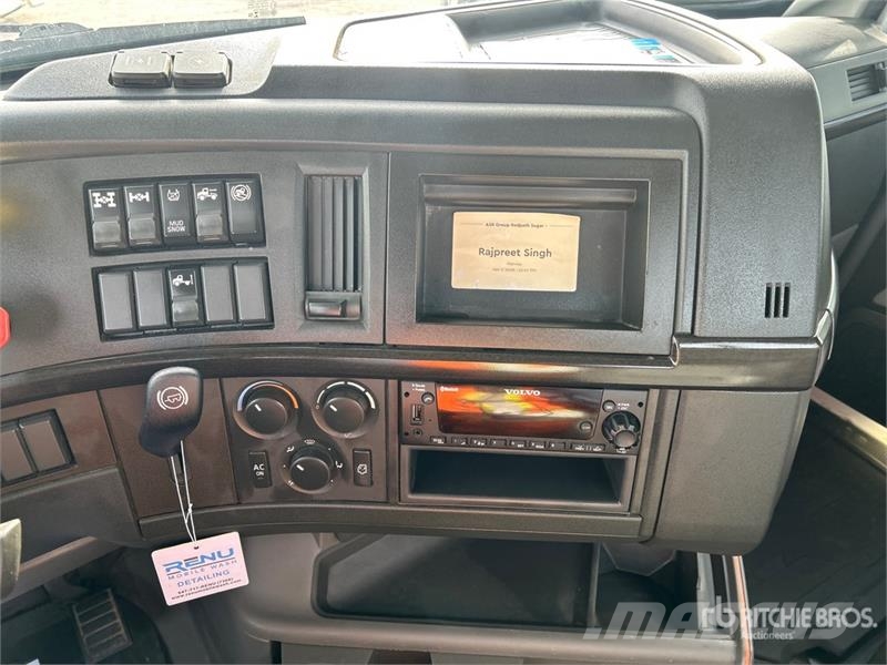 Volvo VNR300 6x4 T/A Day Cab Truck Tractor Ťahače
