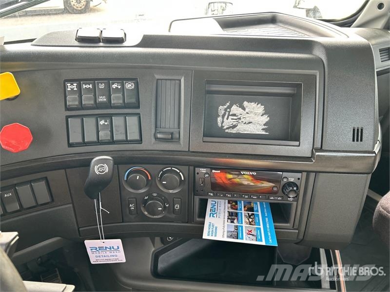 Volvo VNR300 6x4 T/A Day Cab Truck Tractor Traktorske jedinice