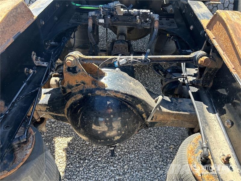Volvo VNR300 6x4 T/A Day Cab Truck Tractor Trekkers
