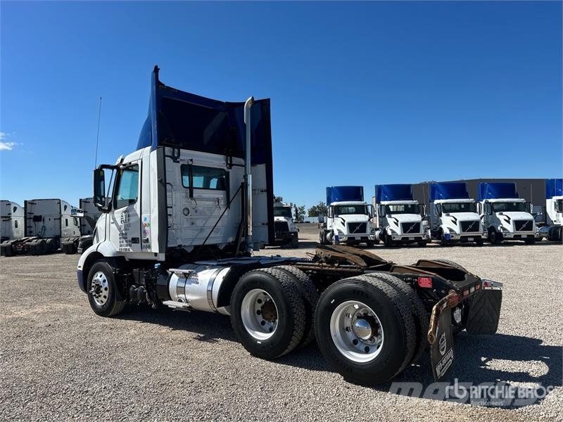 Volvo VNR300 6x4 T/A Day Cab Truck Tractor Trekkers