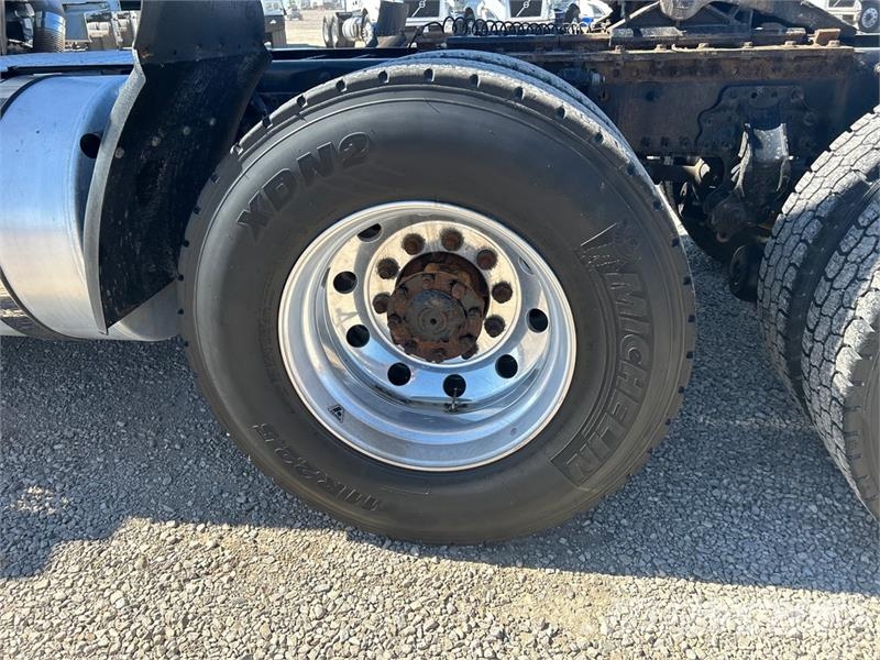 Volvo VNR300 6x4 T/A Day Cab Truck Tractor Trekkers