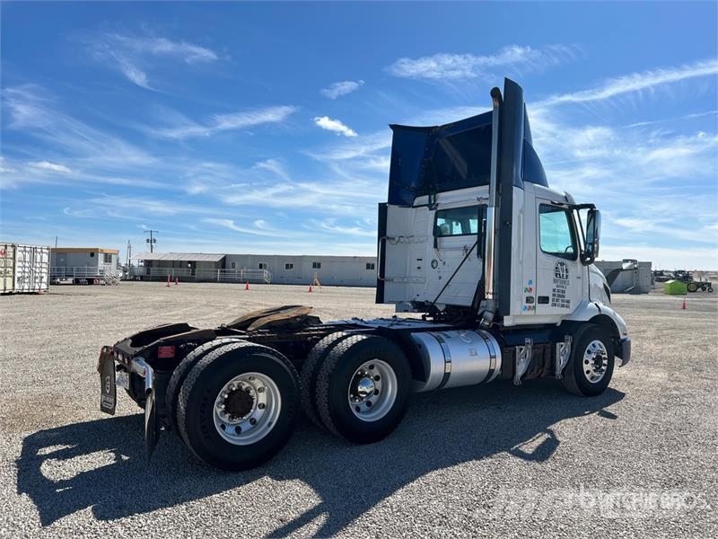 Volvo VNR300 6x4 T/A Day Cab Truck Tractor Trekkers