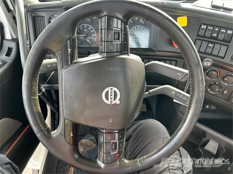 Volvo VNR300 6x4 T/A Day Cab Truck Tractor Traktorske jedinice