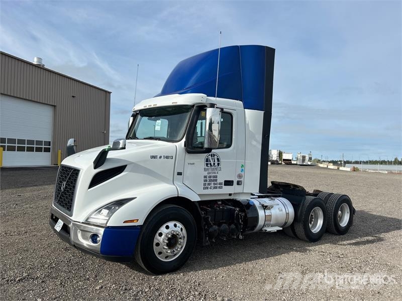 Volvo VNR300 6x4 T/A Day Cab Truck Tractor Ťahače