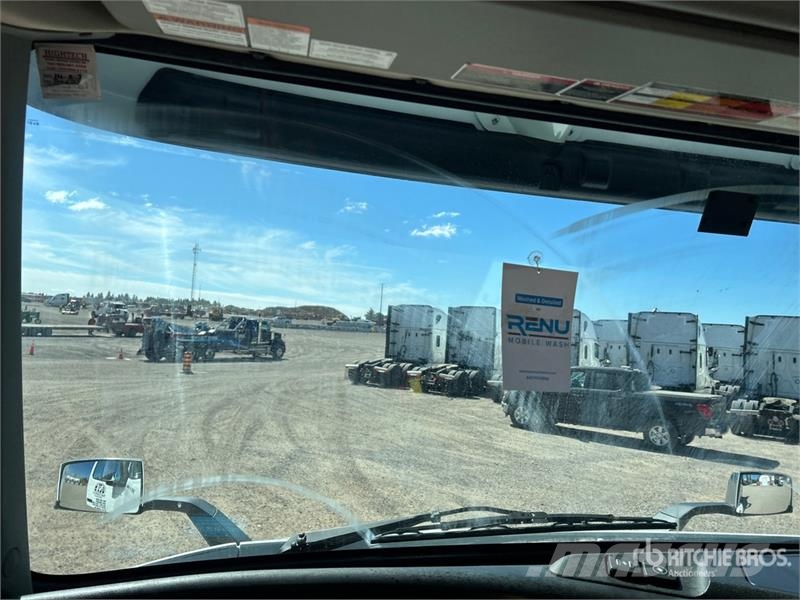 Volvo VNR300 6x4 T/A Day Cab Truck Tractor Trekkers