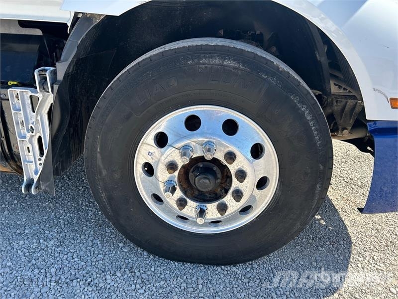 Volvo VNR300 6x4 T/A Day Cab Truck Tractor Trekkers