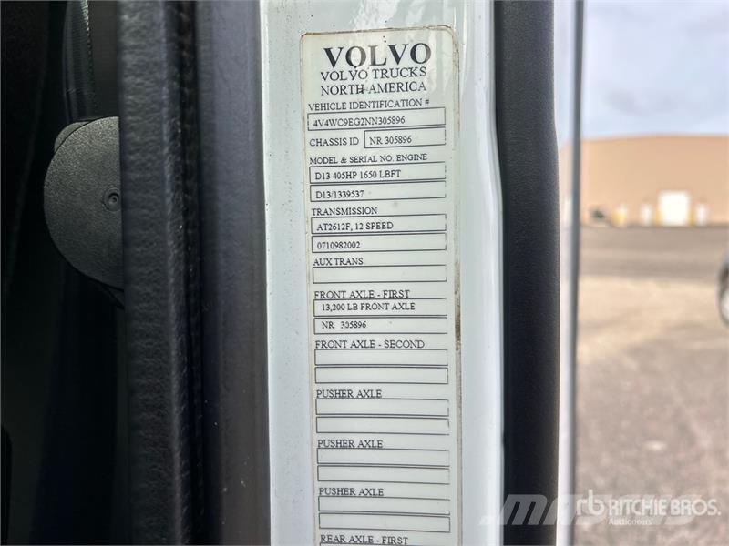 Volvo VNR300 6x4 T/A Day Cab Truck Tractor Ťahače