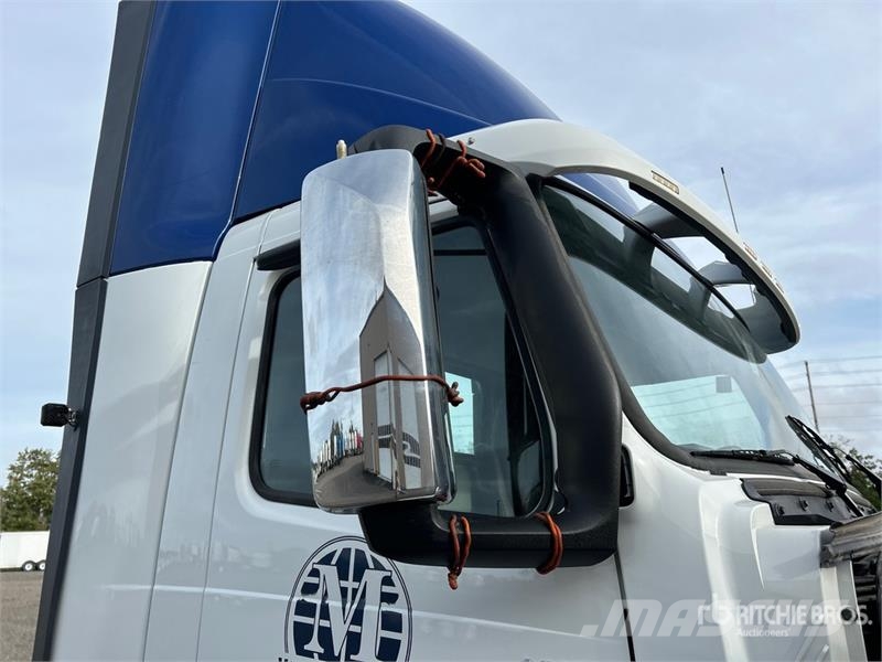 Volvo VNR300 6x4 T/A Day Cab Truck Tractor Traktorske jedinice