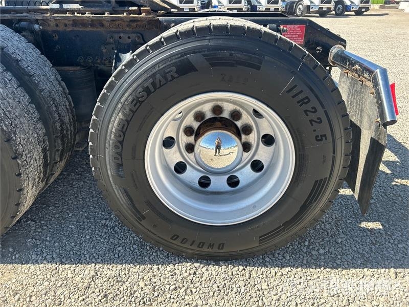 Volvo VNR300 6x4 T/A Day Cab Truck Tractor Trekkers