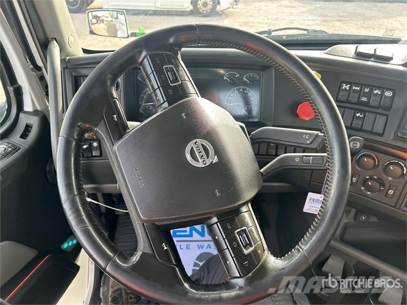 Volvo VNR300 6x4 T/A Day Cab Truck Tractor Ťahače