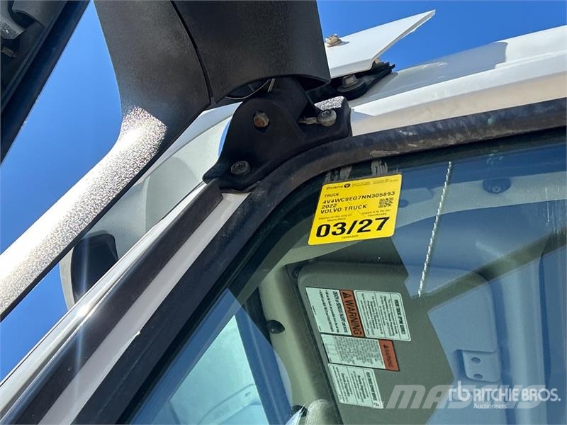 Volvo VNR300 6x4 T/A Day Cab Truck Tractor Trekkers