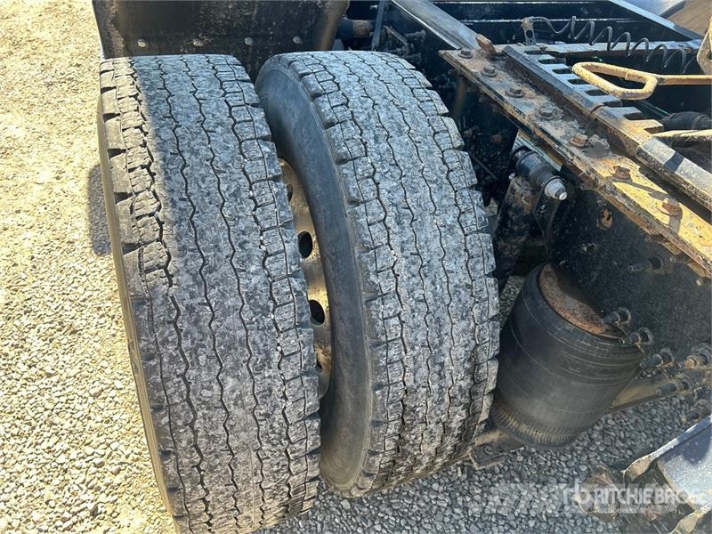 Volvo VNR300 6x4 T/A Day Cab Truck Tractor Trekkers