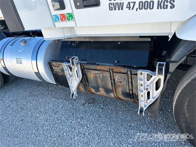 Volvo VNR300 6x4 T/A Day Cab Truck Tractor Trekkers