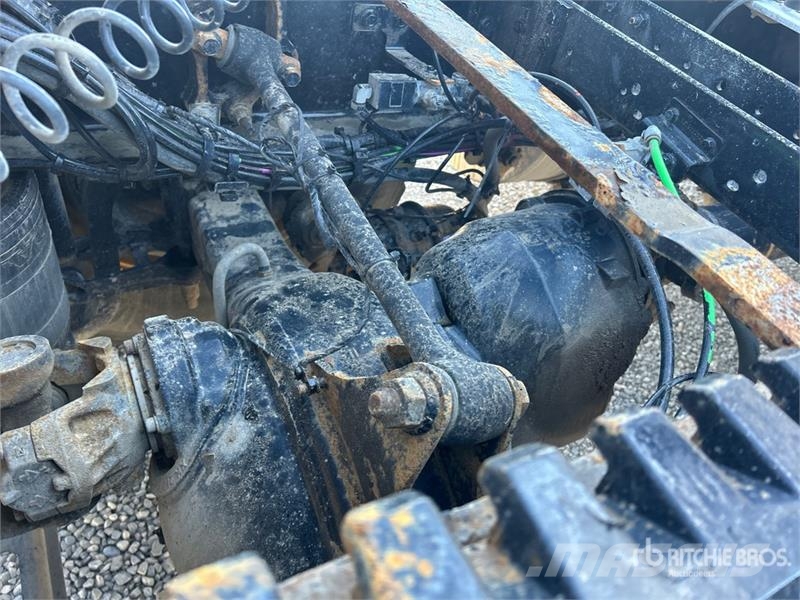 Volvo VNR300 6x4 T/A Day Cab Truck Tractor Trekkers