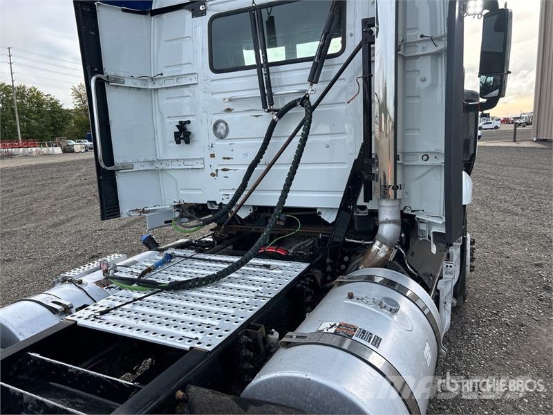 Volvo VNR300 6x4 T/A Day Cab Truck Tractor Traktorske jedinice
