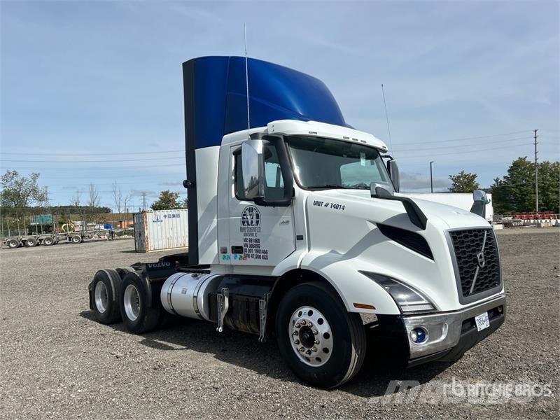 Volvo VNR300 6x4 T/A Day Cab Truck Tractor Ťahače