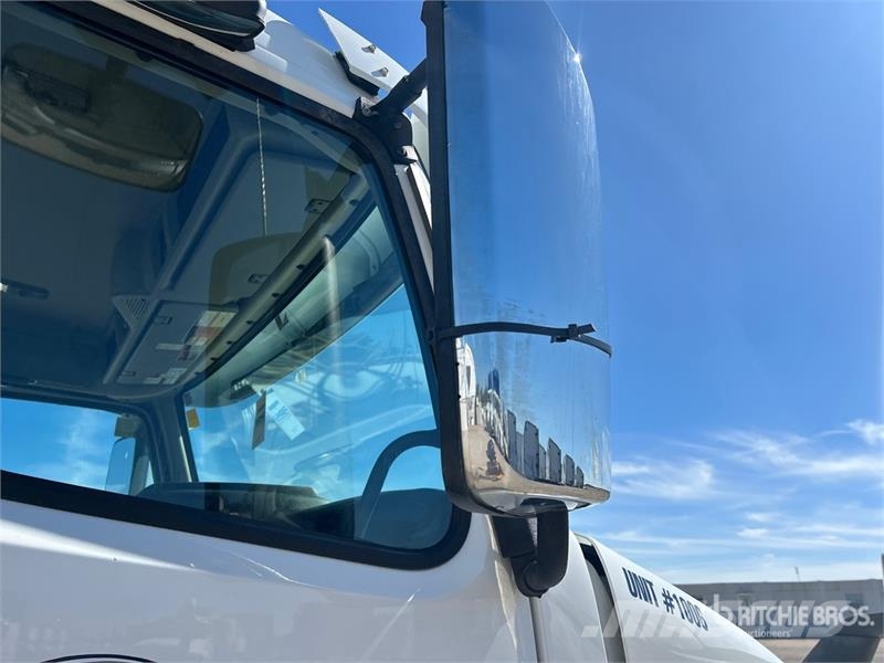 Volvo VNR300 6x4 T/A Day Cab Truck Tractor Trekkers