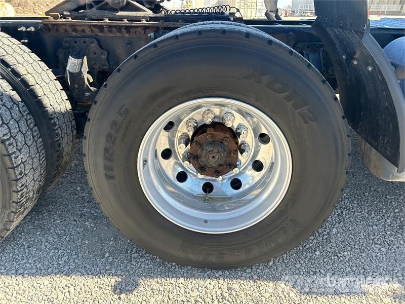 Volvo VNR300 6x4 T/A Day Cab Truck Tractor Trekkers