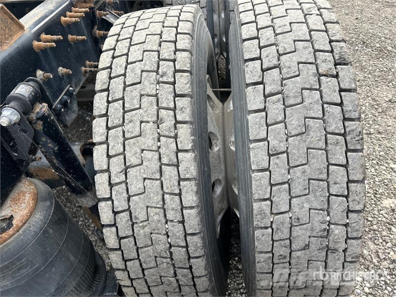 Volvo VNR300 6x4 T/A Day Cab Truck Tractor Traktorske jedinice