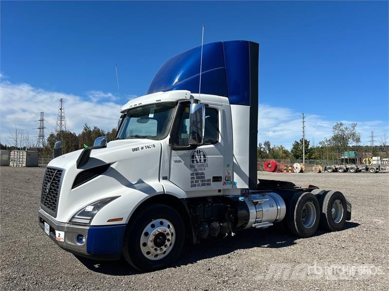 Volvo VNR300 6x4 T/A Day Cab Truck Tractor Vlačilci