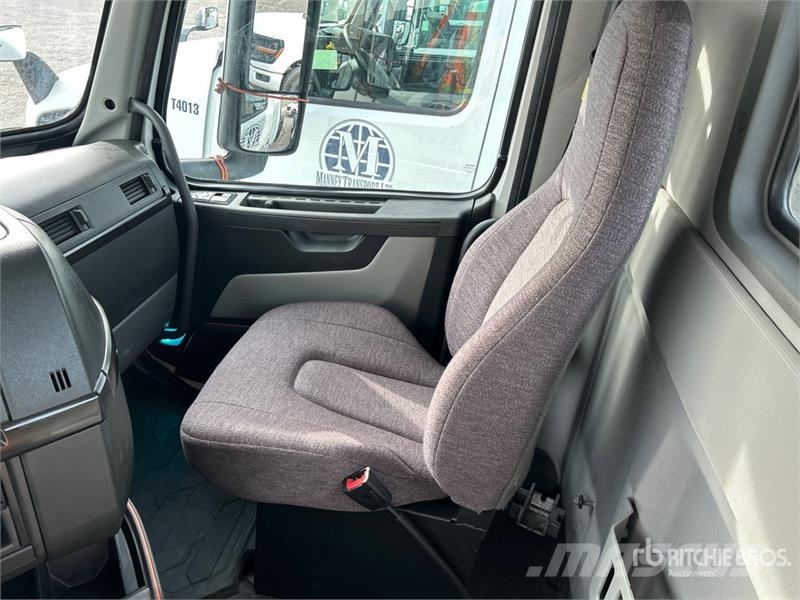 Volvo VNR300 6x4 T/A Day Cab Truck Tractor Traktorske jedinice