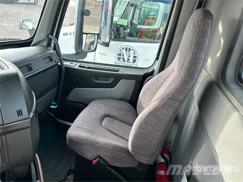 Volvo VNR300 6x4 T/A Day Cab Truck Tractor Ťahače