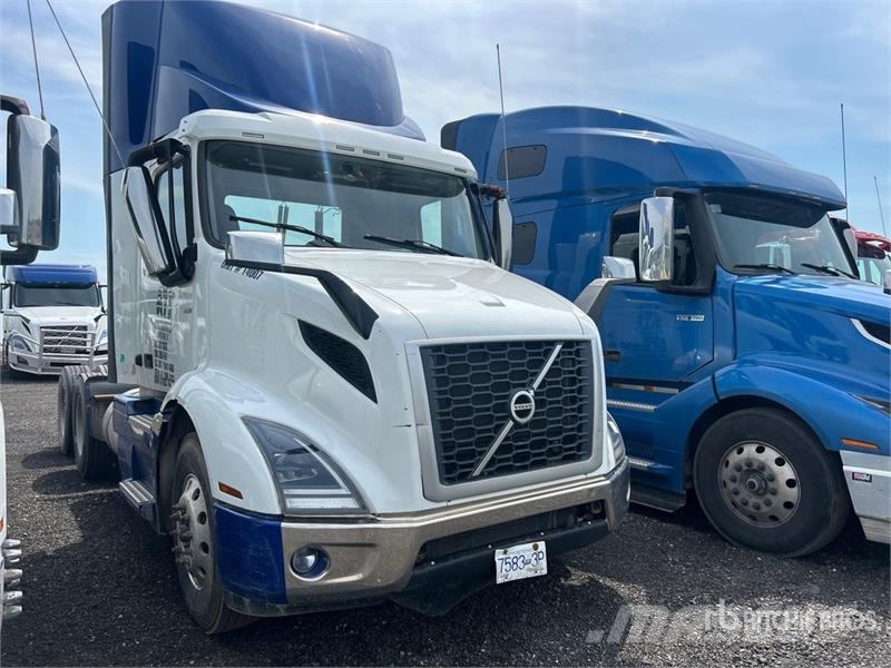 Volvo VNR300 6x4 T/A Day Cab Truck Tractor Truck Tractor Units