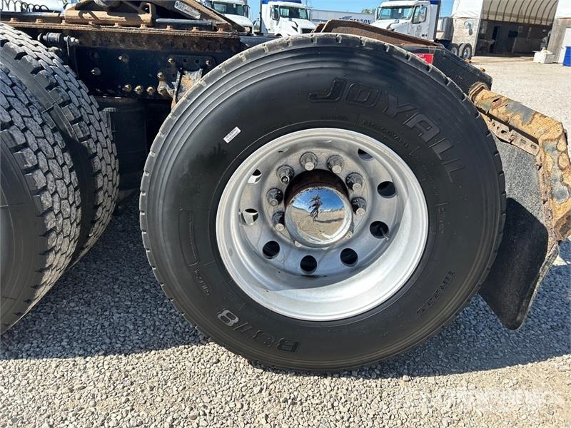Volvo VNR300 6x4 T/A Day Cab Truck Tractor Trekkers
