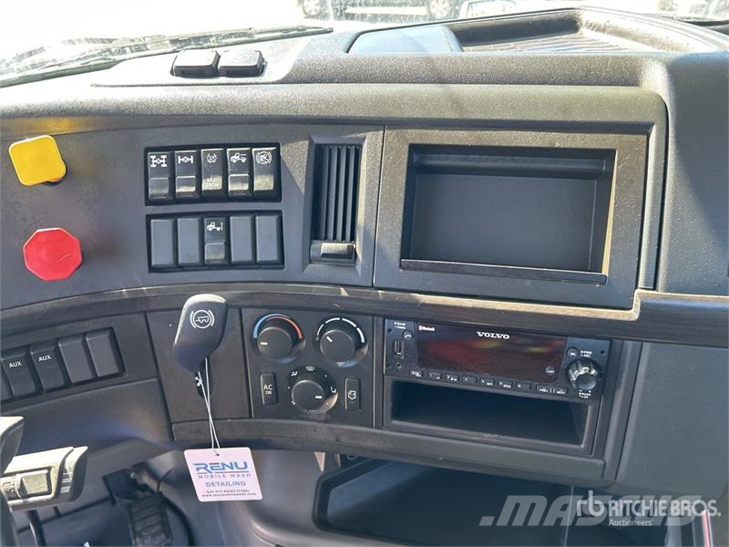 Volvo VNR300 6x4 T/A Day Cab Truck Tractor Trekkers