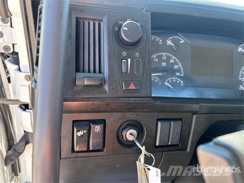 Volvo VNR300 6x4 T/A Day Cab Truck Tractor Trekkers