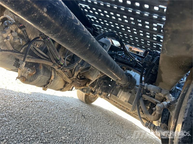 Volvo VNR300 6x4 T/A Day Cab Truck Tractor Trekkers
