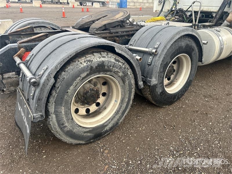 Volvo VNR64T 6x4 T/A Day Cab Truck Tractor Motrici e Trattori Stradali