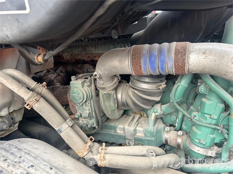Volvo VNR64T 6x4 T/A Day Cab Truck Tractor Motrici e Trattori Stradali