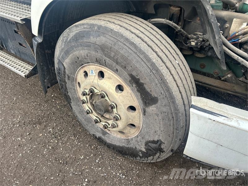 Volvo VNR64T 6x4 T/A Day Cab Truck Tractor Motrici e Trattori Stradali