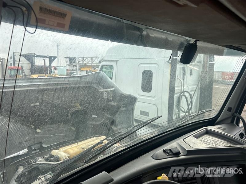 Volvo VNR64T 6x4 T/A Day Cab Truck Tractor Motrici e Trattori Stradali