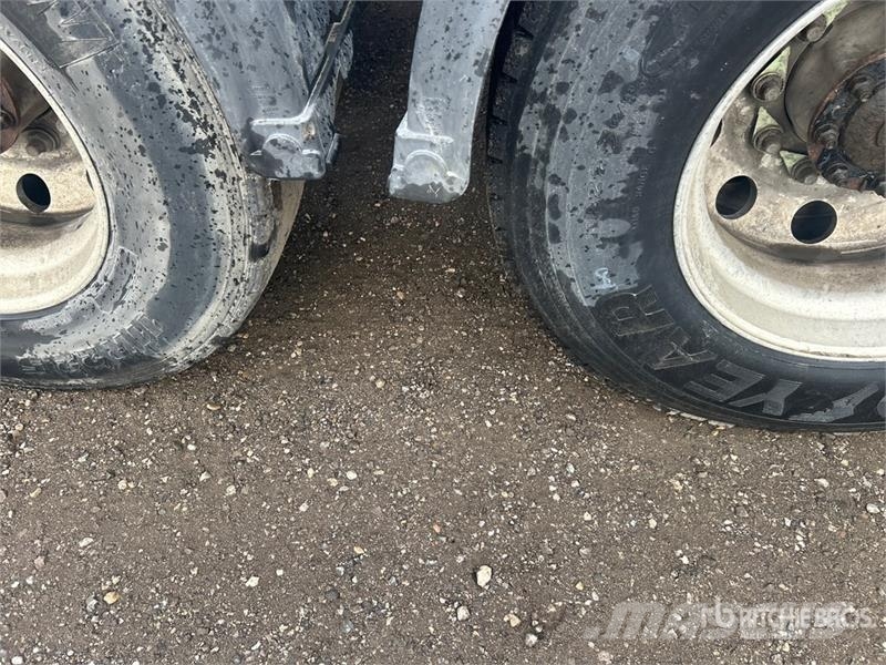Volvo VNR64T 6x4 T/A Day Cab Truck Tractor Motrici e Trattori Stradali