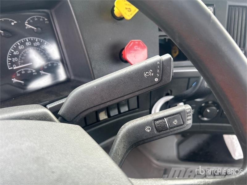 Volvo VNR64T 6x4 T/A Day Cab Truck Tractor Motrici e Trattori Stradali
