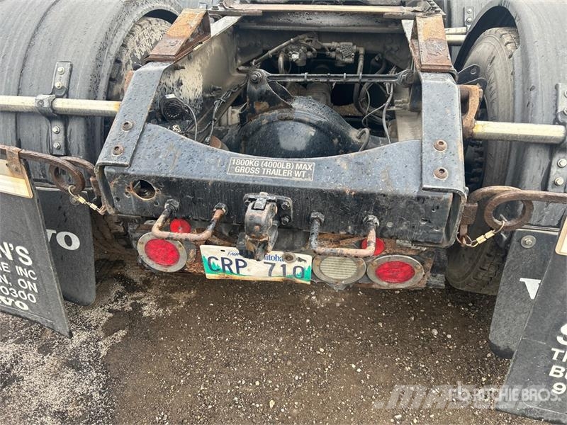 Volvo VNR64T 6x4 T/A Day Cab Truck Tractor Motrici e Trattori Stradali
