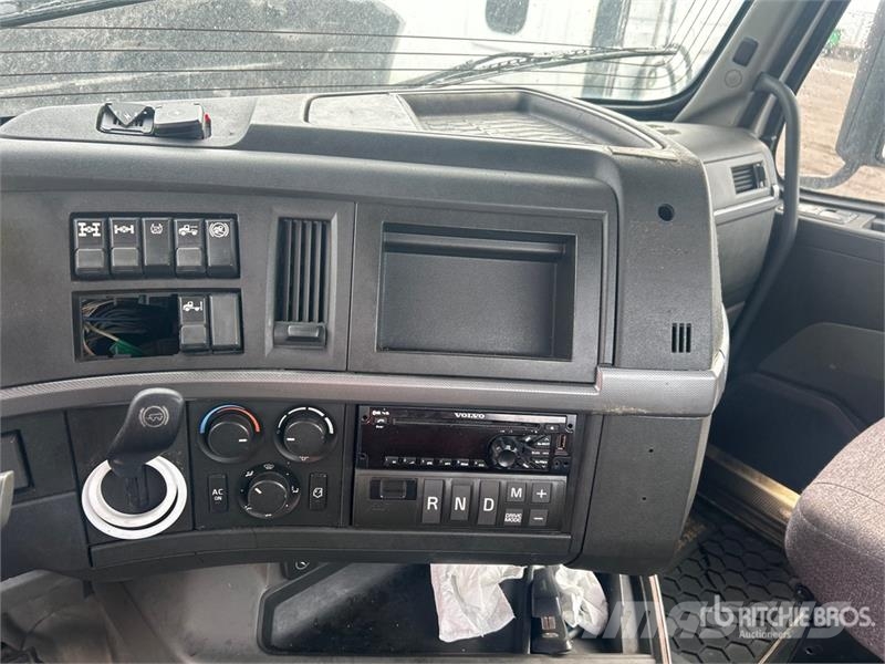 Volvo VNR64T 6x4 T/A Day Cab Truck Tractor Motrici e Trattori Stradali