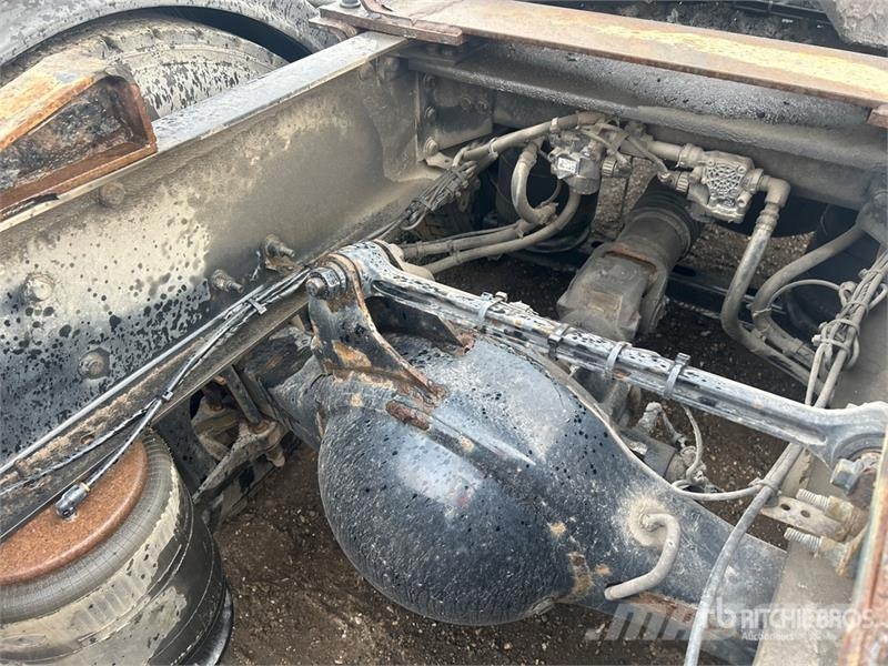 Volvo VNR64T 6x4 T/A Day Cab Truck Tractor Motrici e Trattori Stradali
