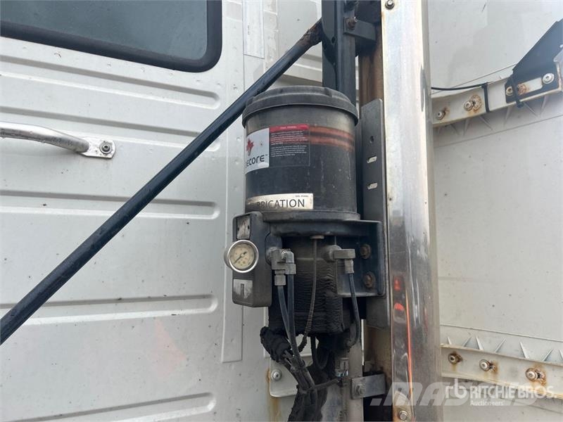 Volvo VNR64T 6x4 T/A Day Cab Truck Tractor Motrici e Trattori Stradali