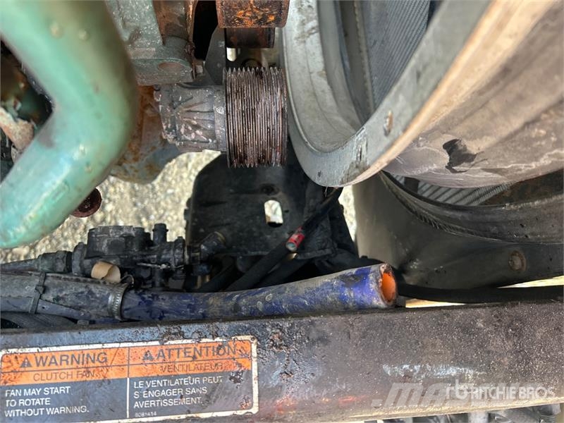 Volvo VNR64T 6x4 T/A Sleeper Truck Tractor (Inoperable) Vlačilci